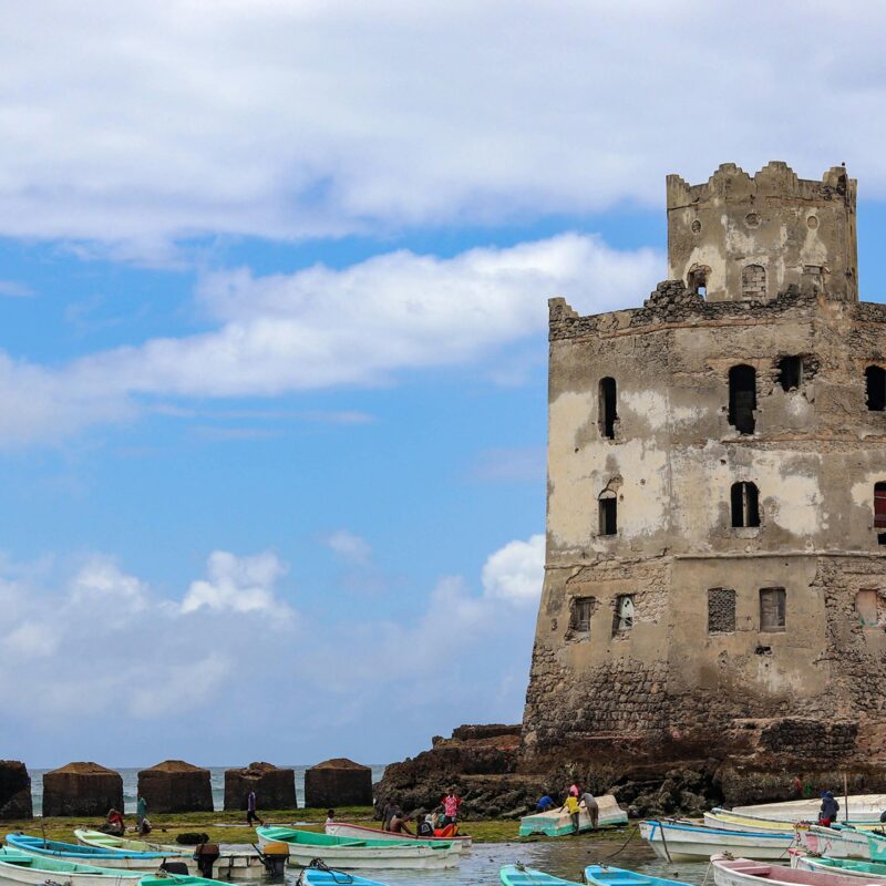 Image of ruin and fishing boats in Mogadishu, Somalia
